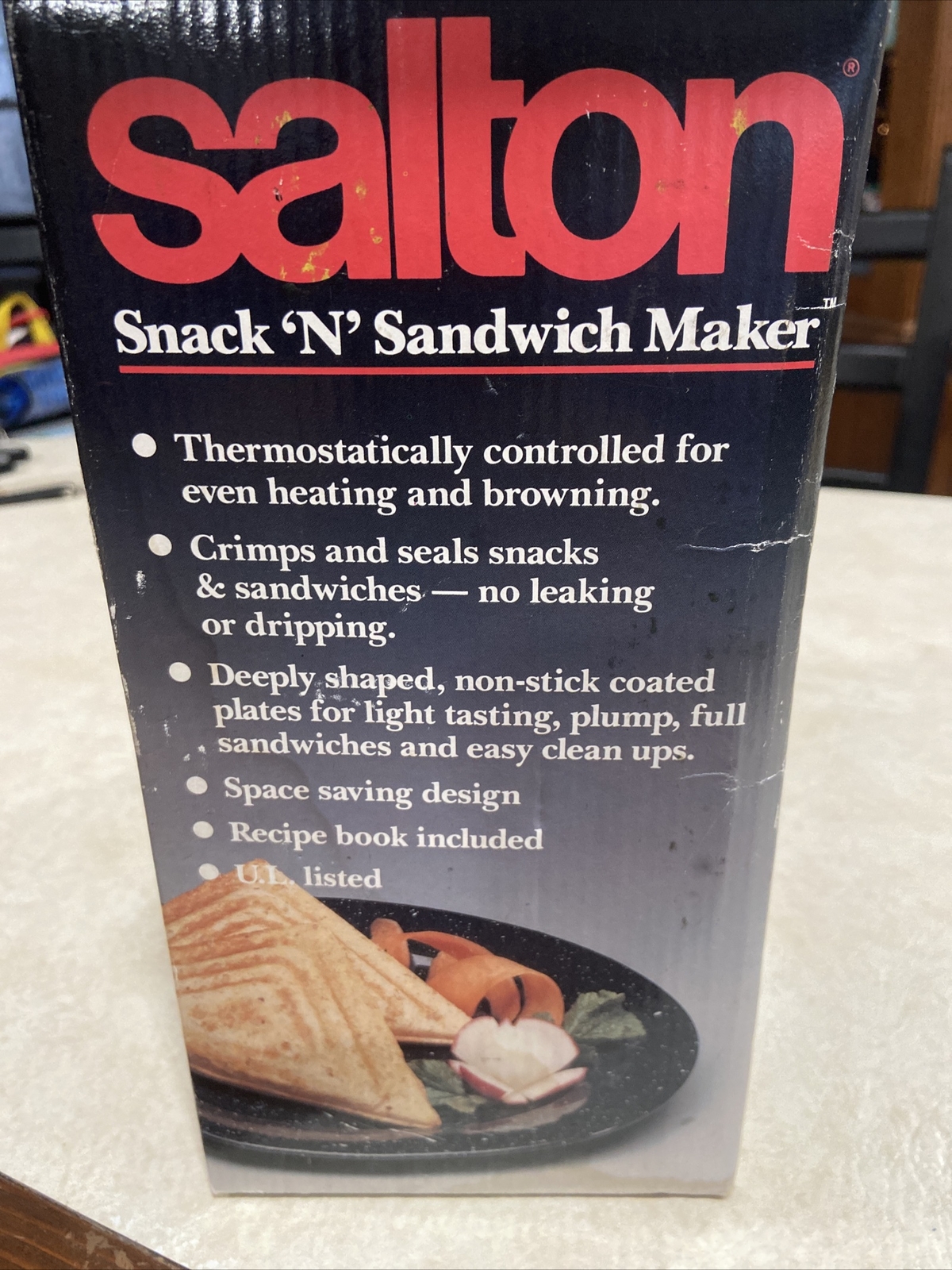 Salton Snack ‘N’ Sandwich Maker SA-4 120V 760W in White Vintage – Excellent