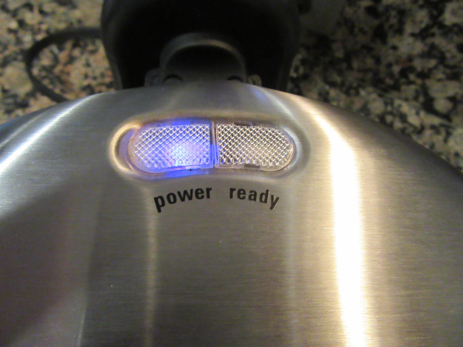 Farberware Belgian Flip Waffle Maker in Great Working Shape See Video