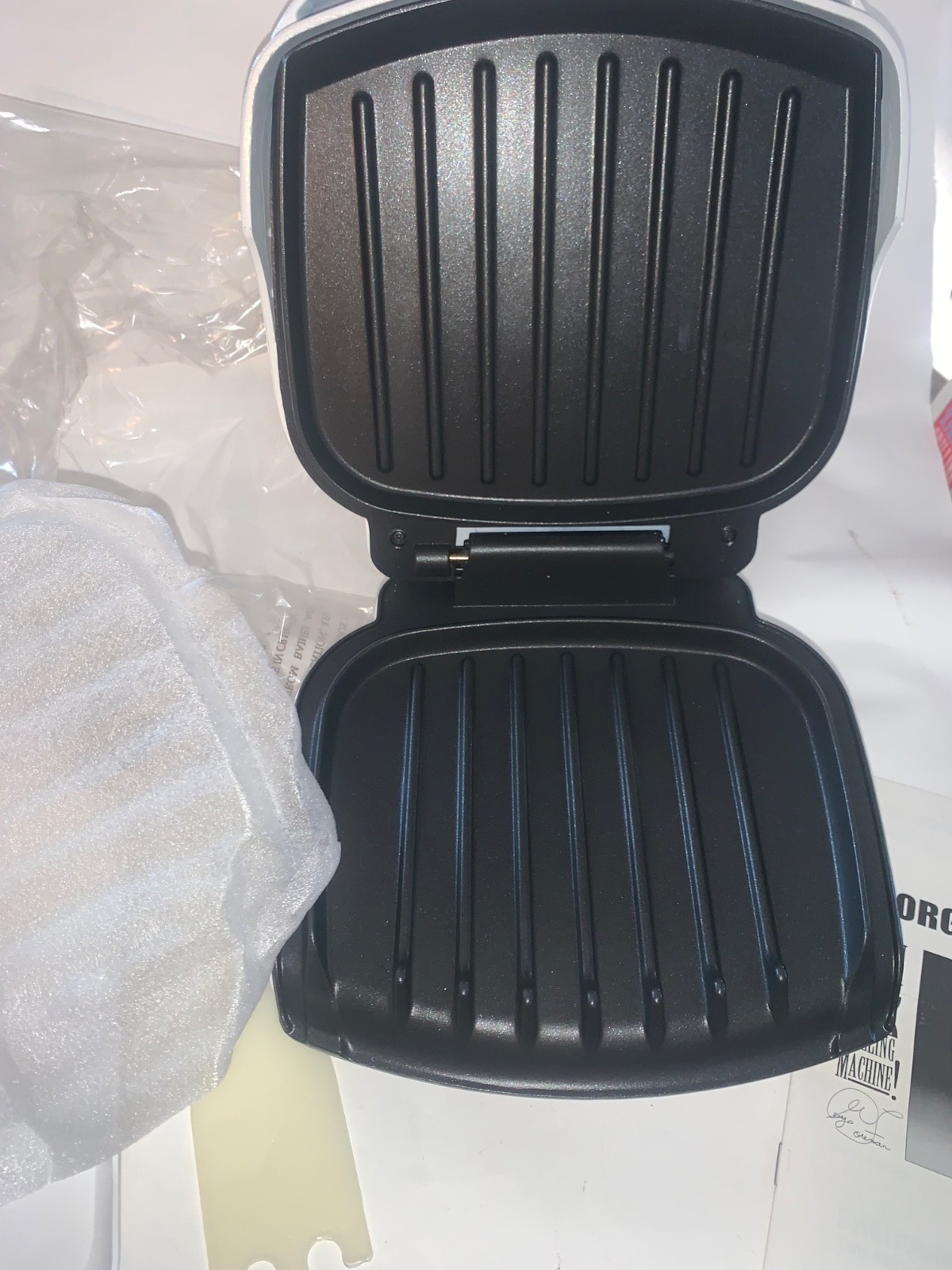 George Foreman Grill In Grilling White Salton GR10ABWR Box And Manual New!
