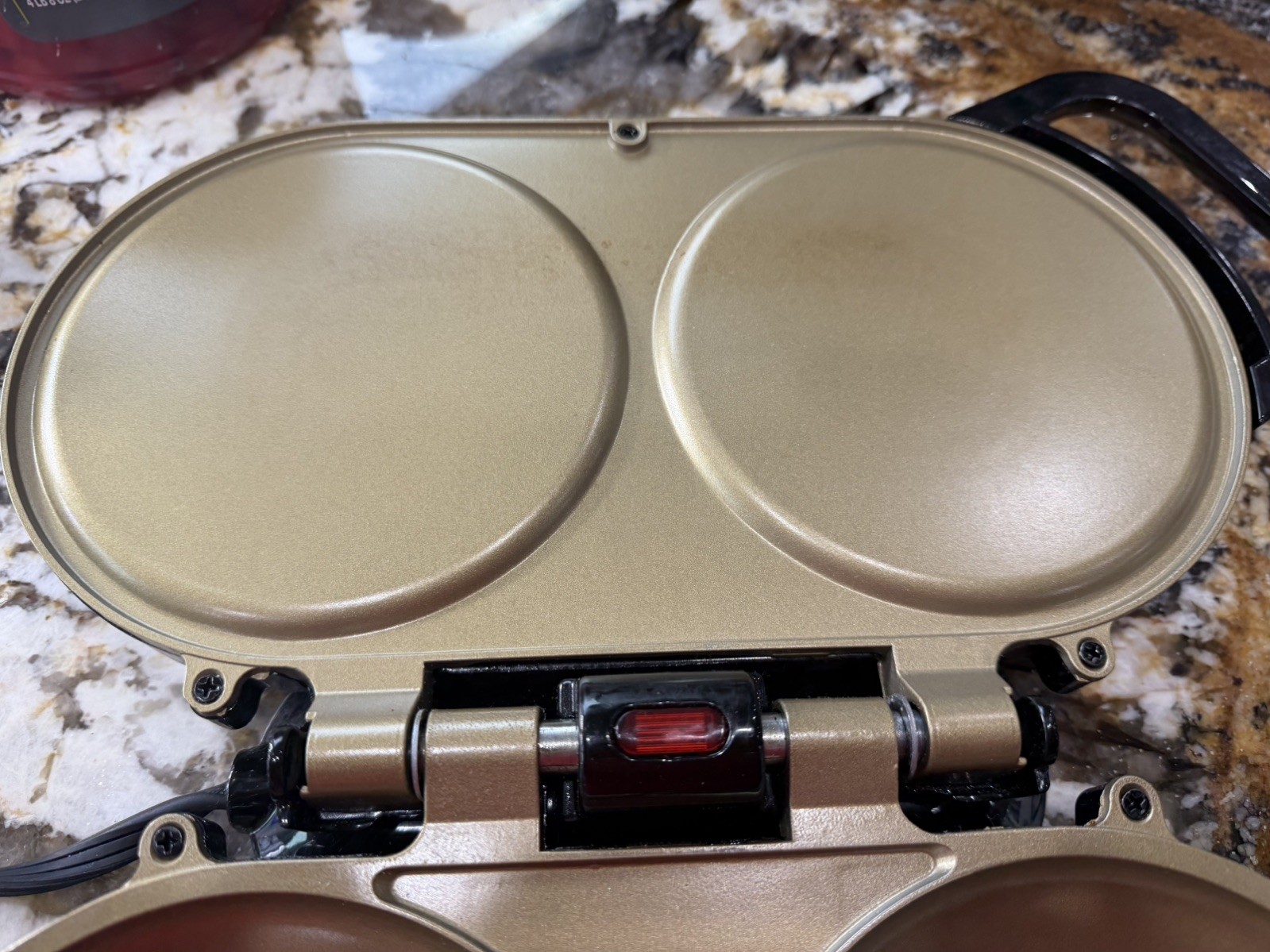 Wonder Woman Pancake Maker DCW-300CDouble Griddle. New w/o box. Tested/works.