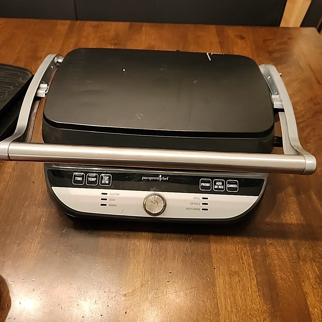 Pampered Chef Deluxe Electric Grill & Griddle 100348