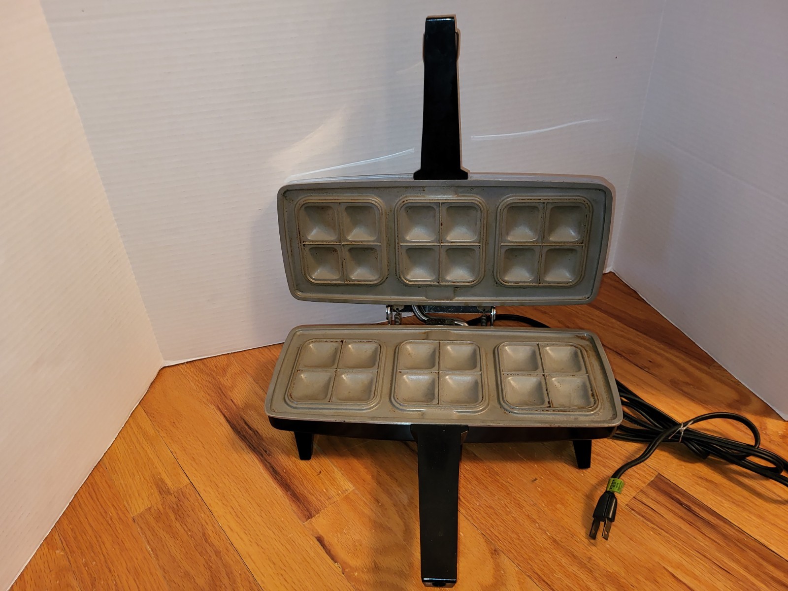 Sunbeam Electric Party Grill 1150W Chrome Sandwich Maker Press Model 870 READ