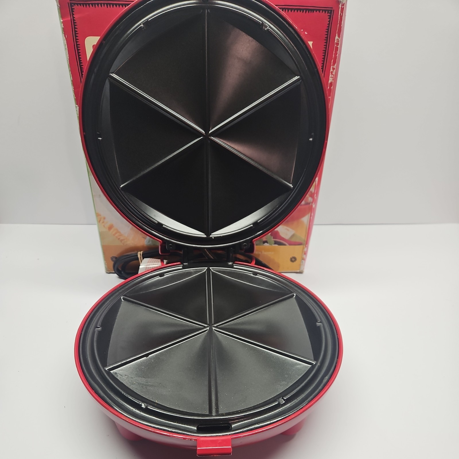 El Paso Chile Company Red Quesadilla Maker ~Slightly used Red