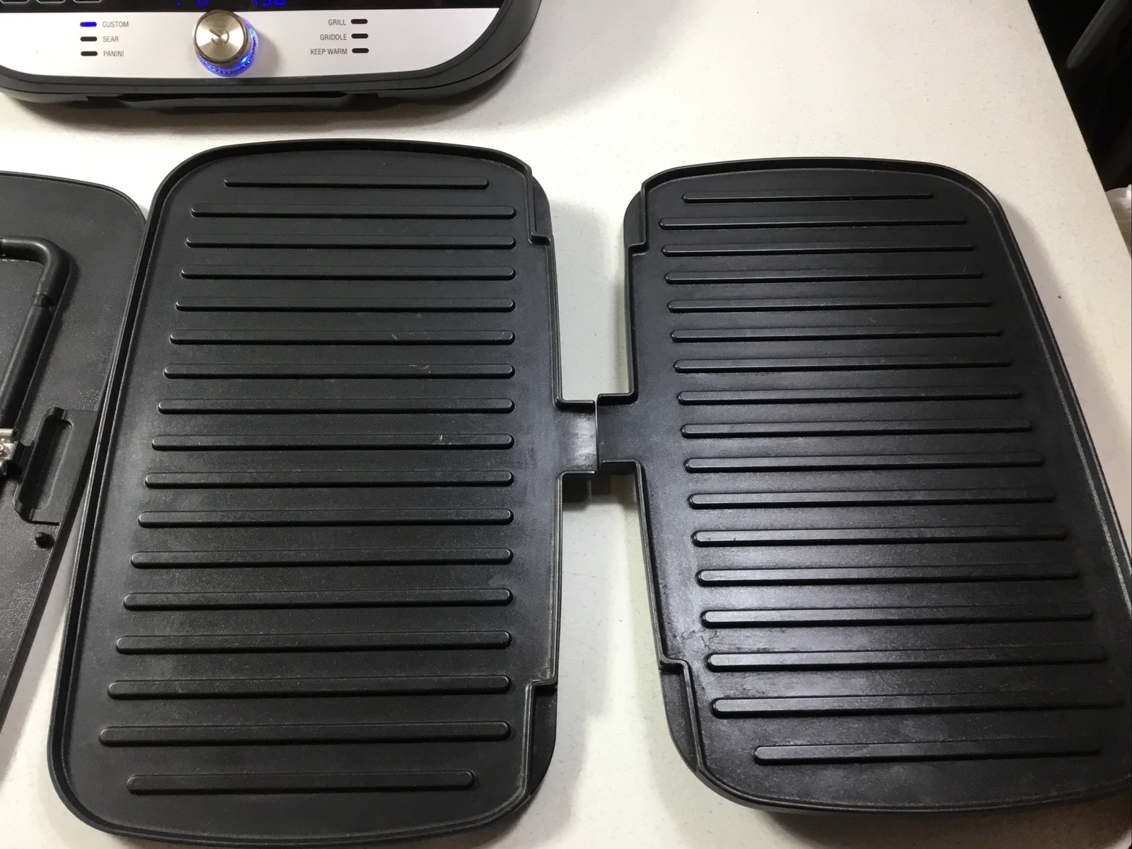 The Pampered Chef 100348 Electric Grill Griddle Waffle Electronics Plates