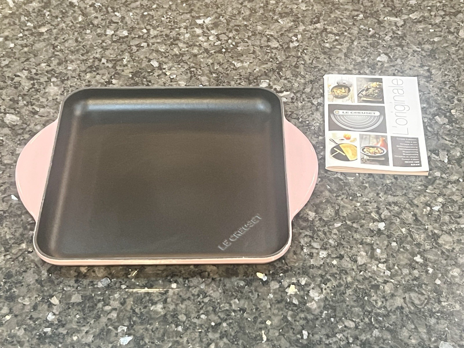 NEW Le Creuset Enameled Cast Iron Skinny Square Griddle Pan 9-1/2″ Chiffon Pink