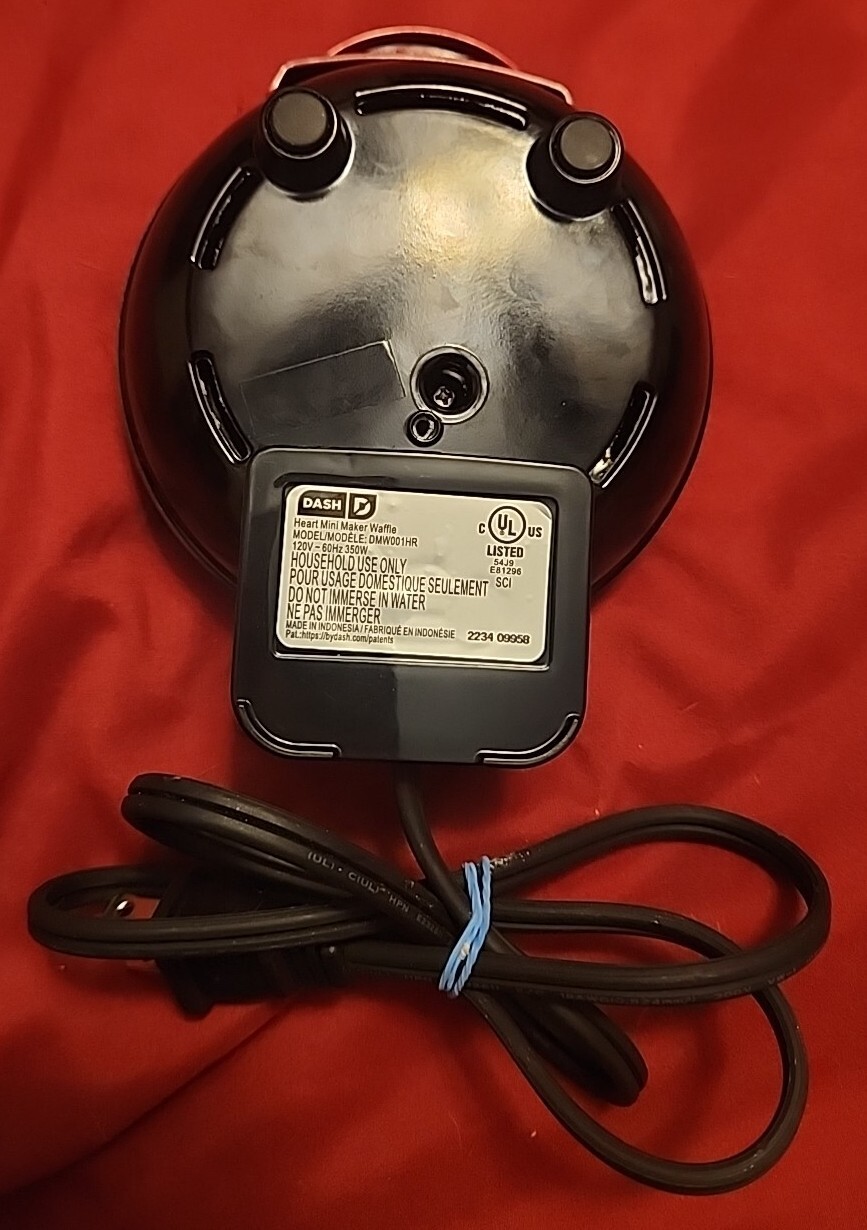 Dash Mini 4″ Heart Shaped Waffle Maker Non Stick 350 Watts Red