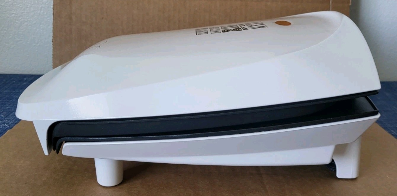 George Foreman Grill • Family Sized • MO# GR26CB • New/Open Box!