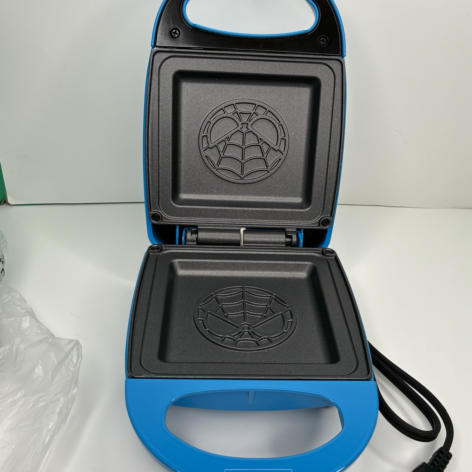 Uncanny Brands Marvel’s Spiderman Single Sandwich Maker Panini Grill