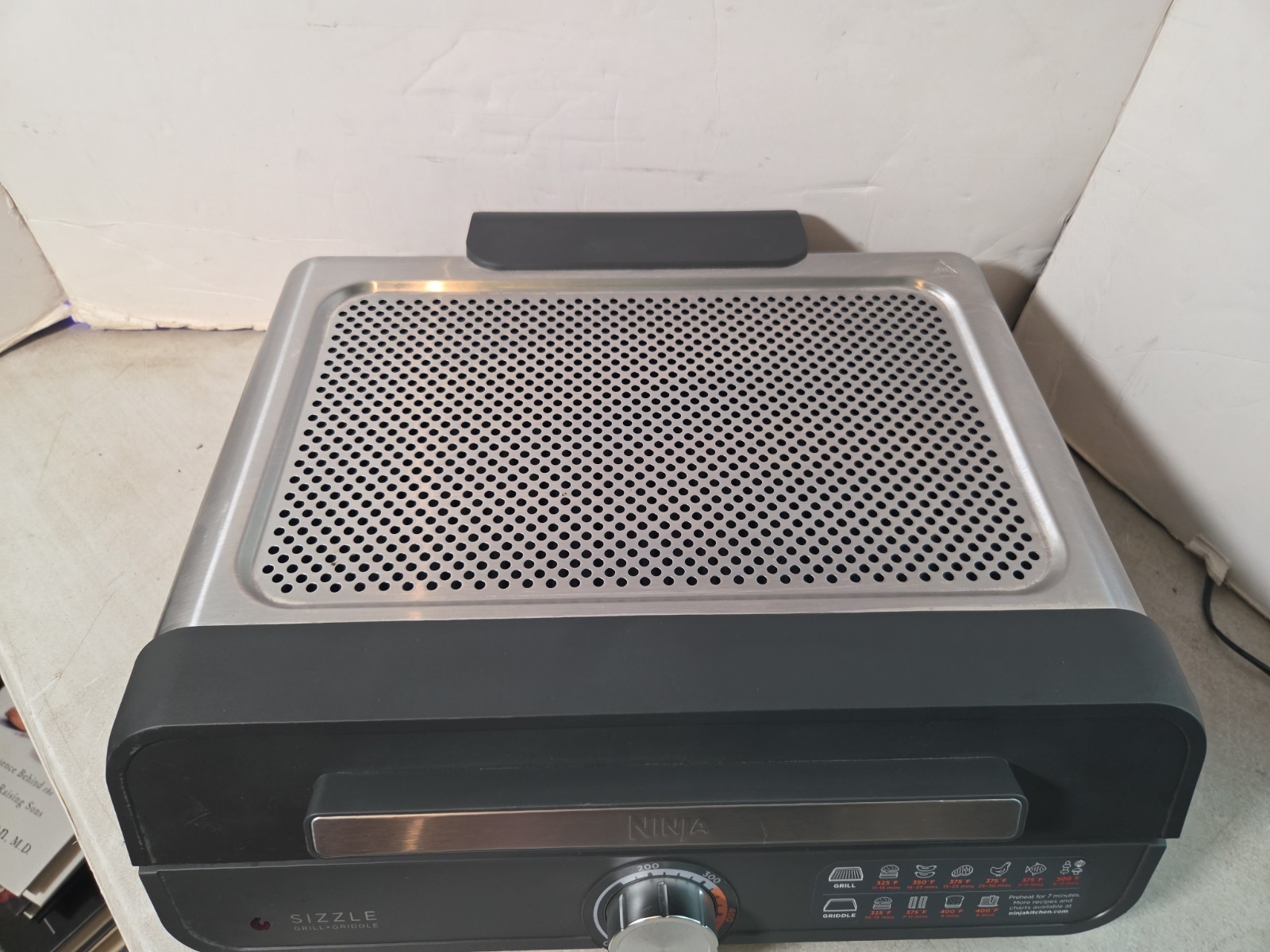Ninja GR101 Sizzle Smokeless Indoor Grill Griddle Electric Countertop Cooker