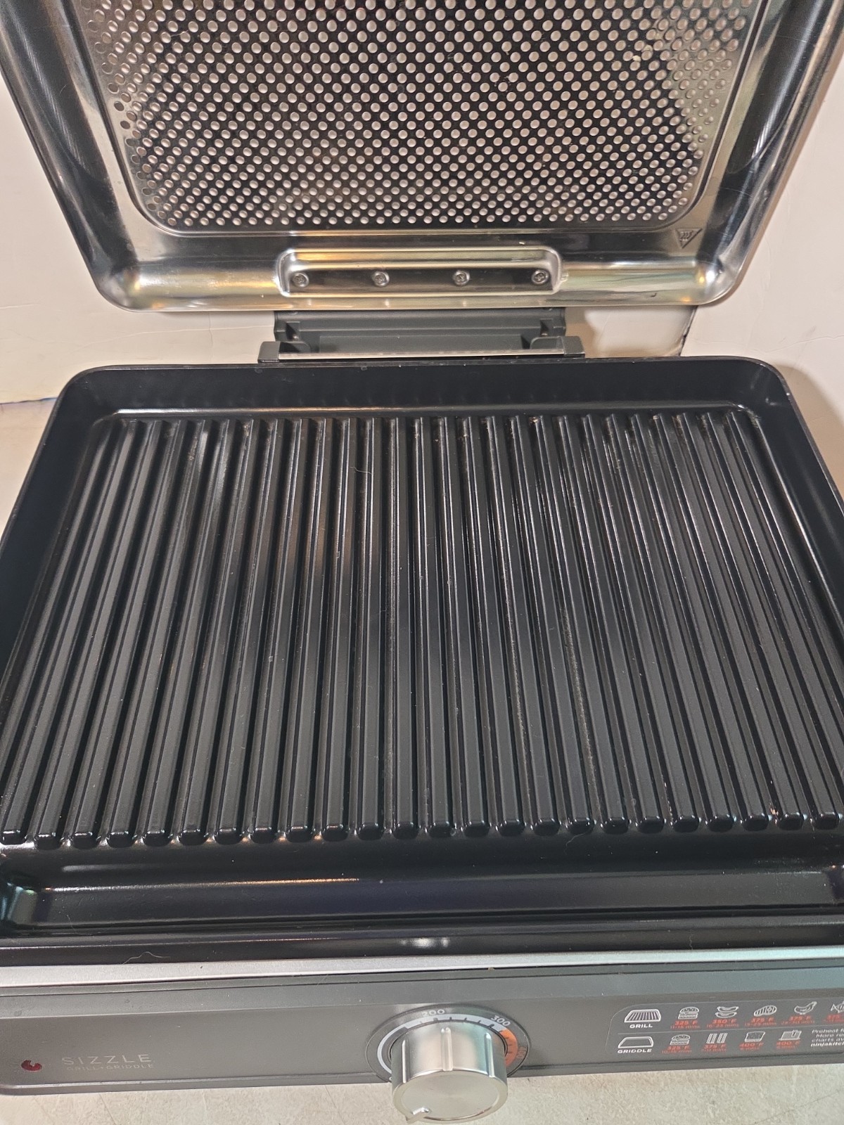 Ninja GR101 Sizzle Smokeless Indoor Grill Griddle Electric Countertop Cooker