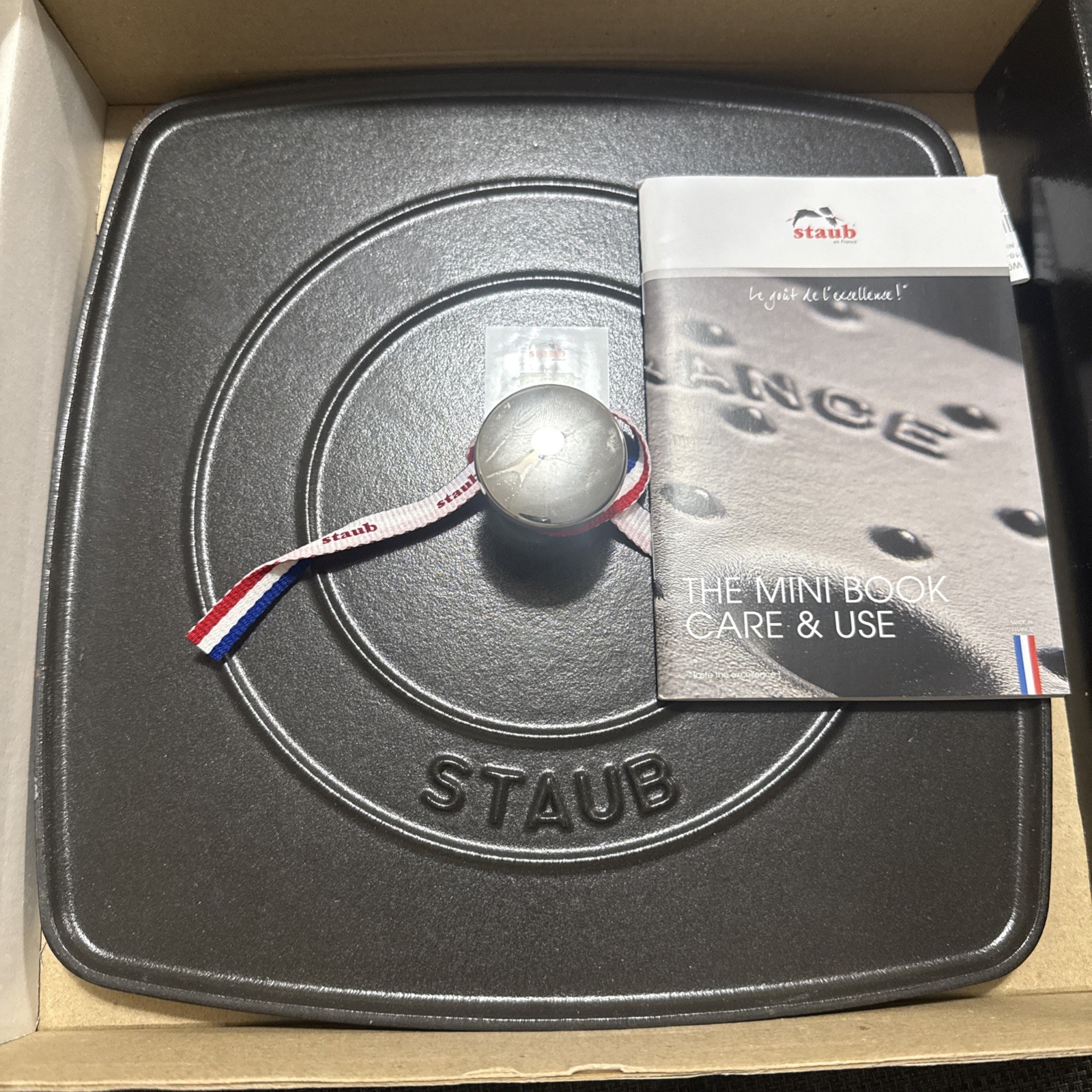 Staub Cast Iron 10.3-inch Square Grill Press -Matte black