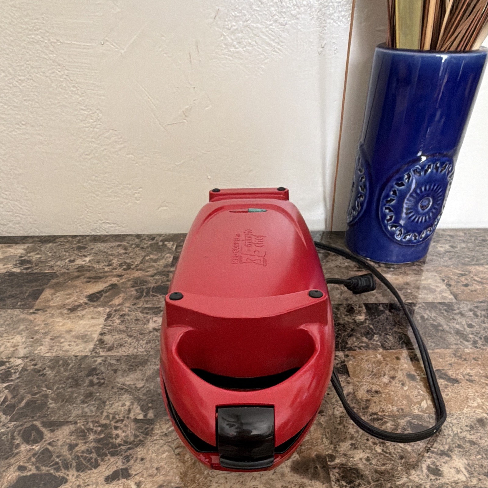 Red/Black Electric Non-Stick Omelette Maker, Oval Matte Finish, 120V