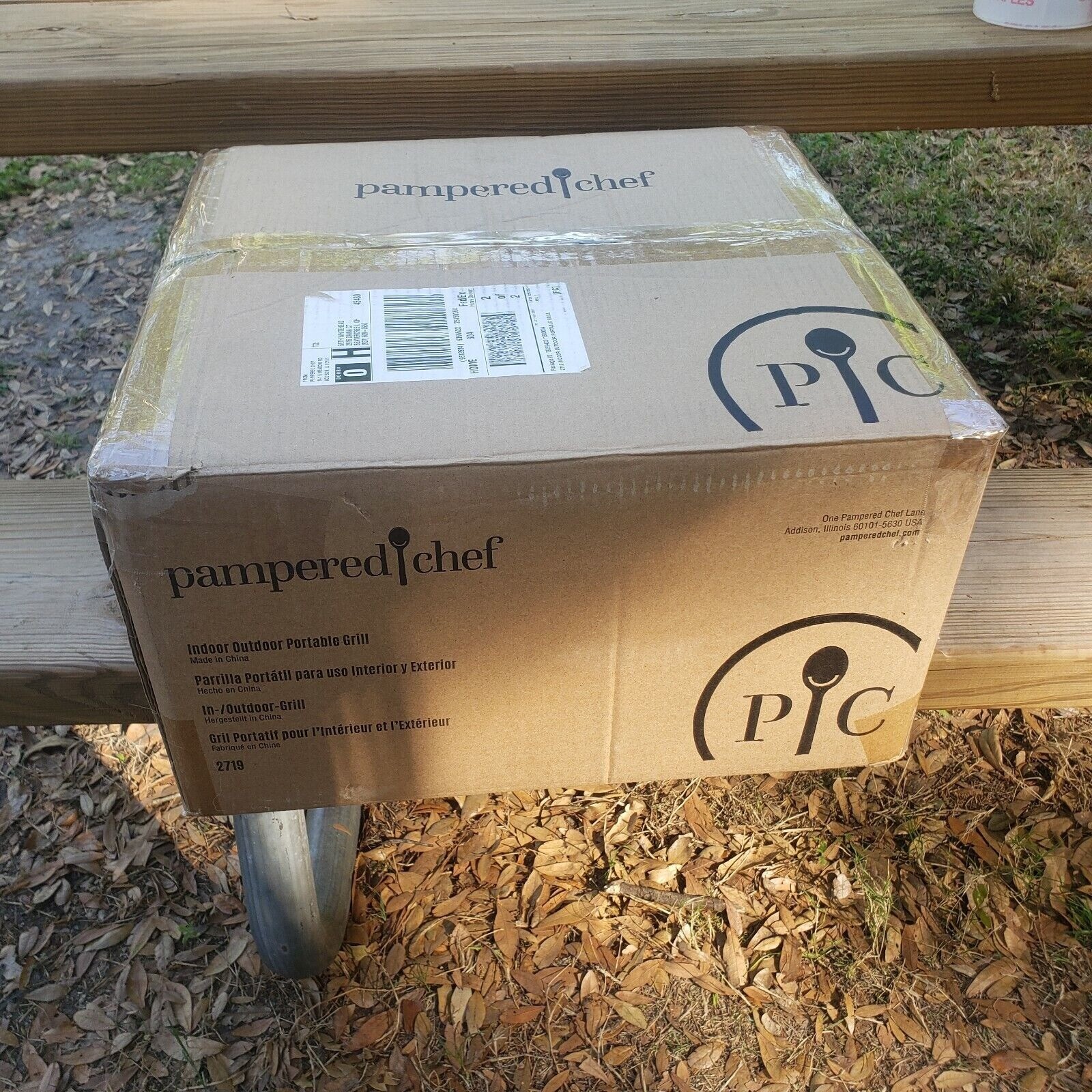 Pampered Chef Indoor (Electric)/Outdoor (Charcoal) Portable Grill Never Used