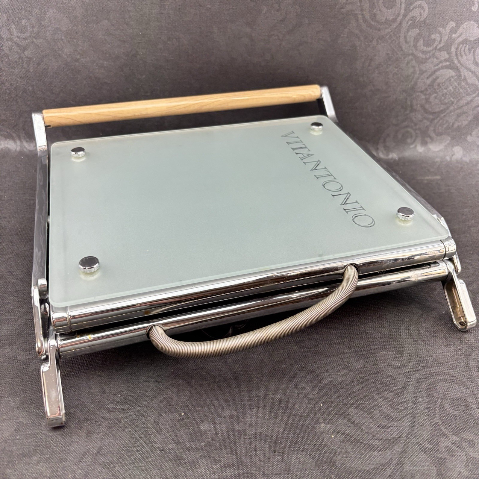 Vitantonio Panini Press Frosted Glass Chrome Wood Handle Grill VTGPN11CAN