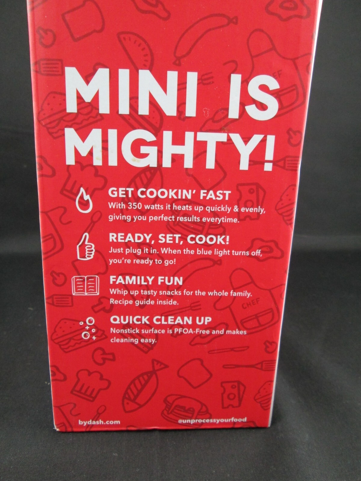 Dash DMS001RD Mini Maker Electric Round Griddle/ Individual Pancakes RED (NEW)