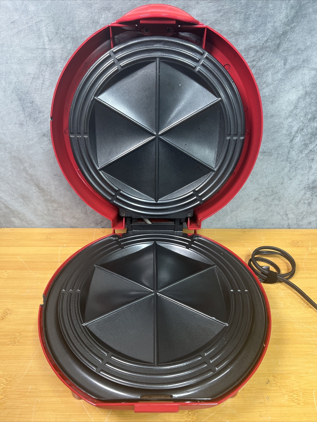 Santa Fe 12″ QM2SFR Red Quesadilla Maker by Salton TESTED WORKING