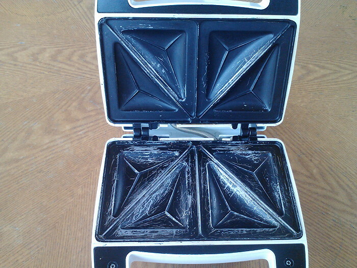 VINTAGE AROMA MODEL # ASM 902 SANDWICH MAKER {WORKING}