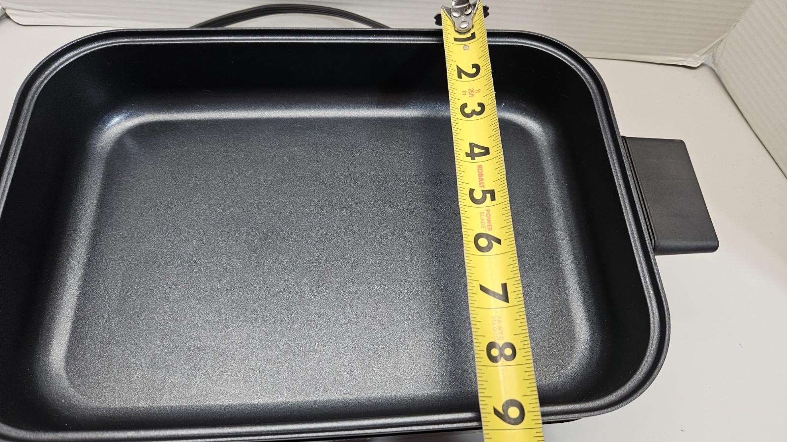 Highland 1300 watt 6.3 Qt Electric Griddle and Skillet Model 3846377 NEVER USED