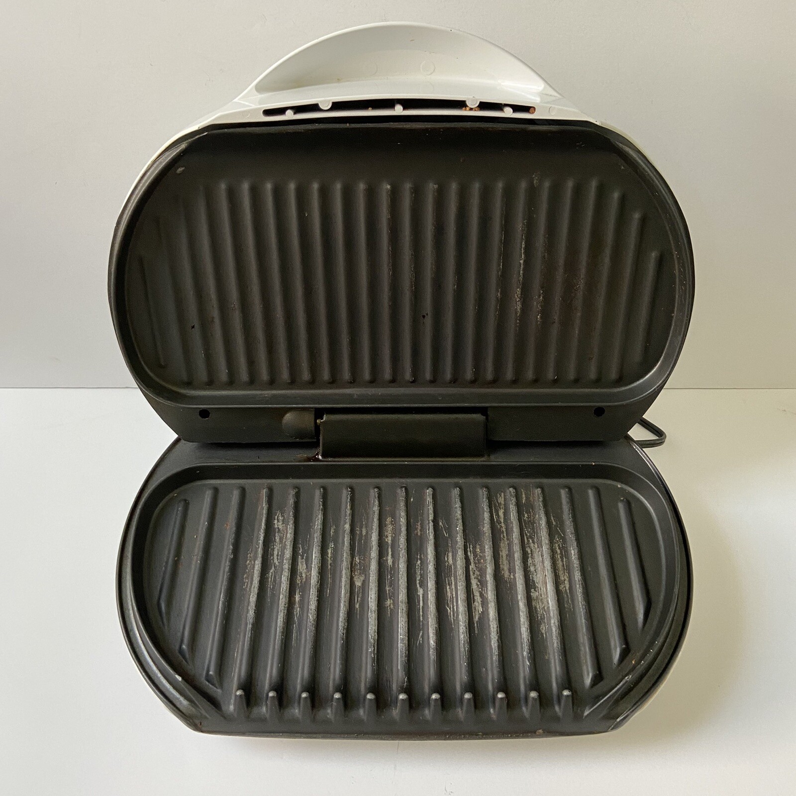 George Foreman Lean Mean Fat Reducing Grilling Machine GR15 Salton Indoor Grill