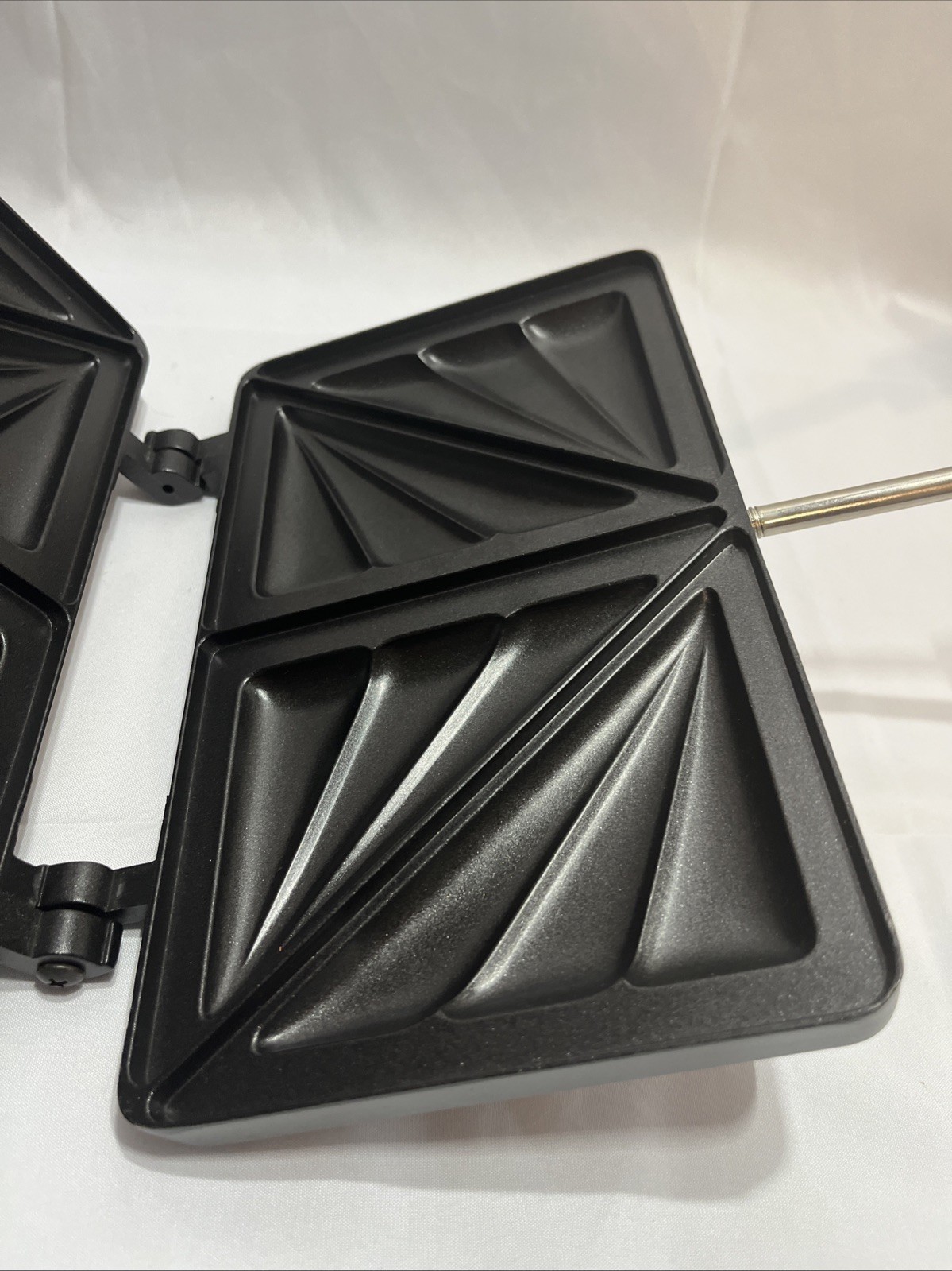 Stovetop Double-sided Sandwich Maker Made of Aluminum Alloy. Camping. New