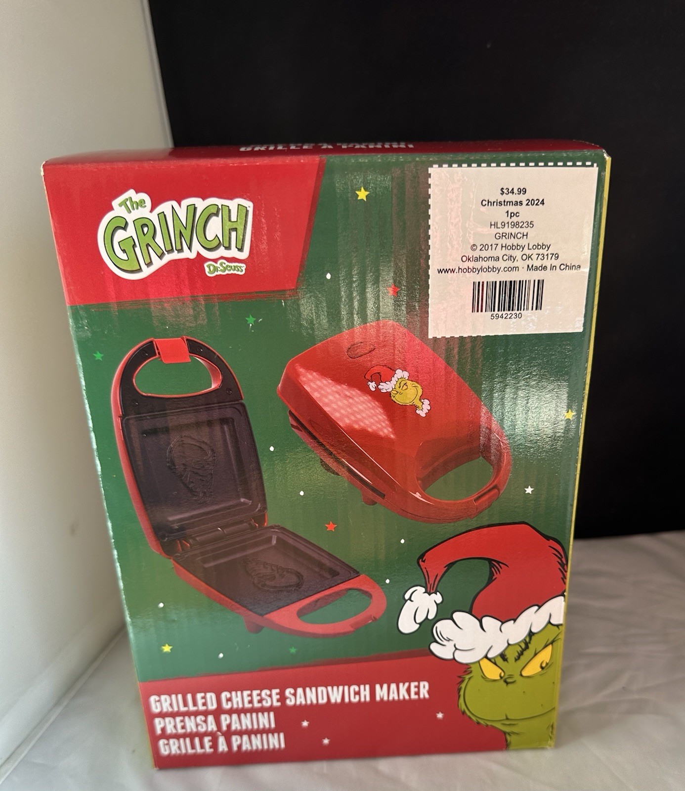 New Dr. Seuss The Grinch Grilled Cheese Sandwich Maker Bundle Extras