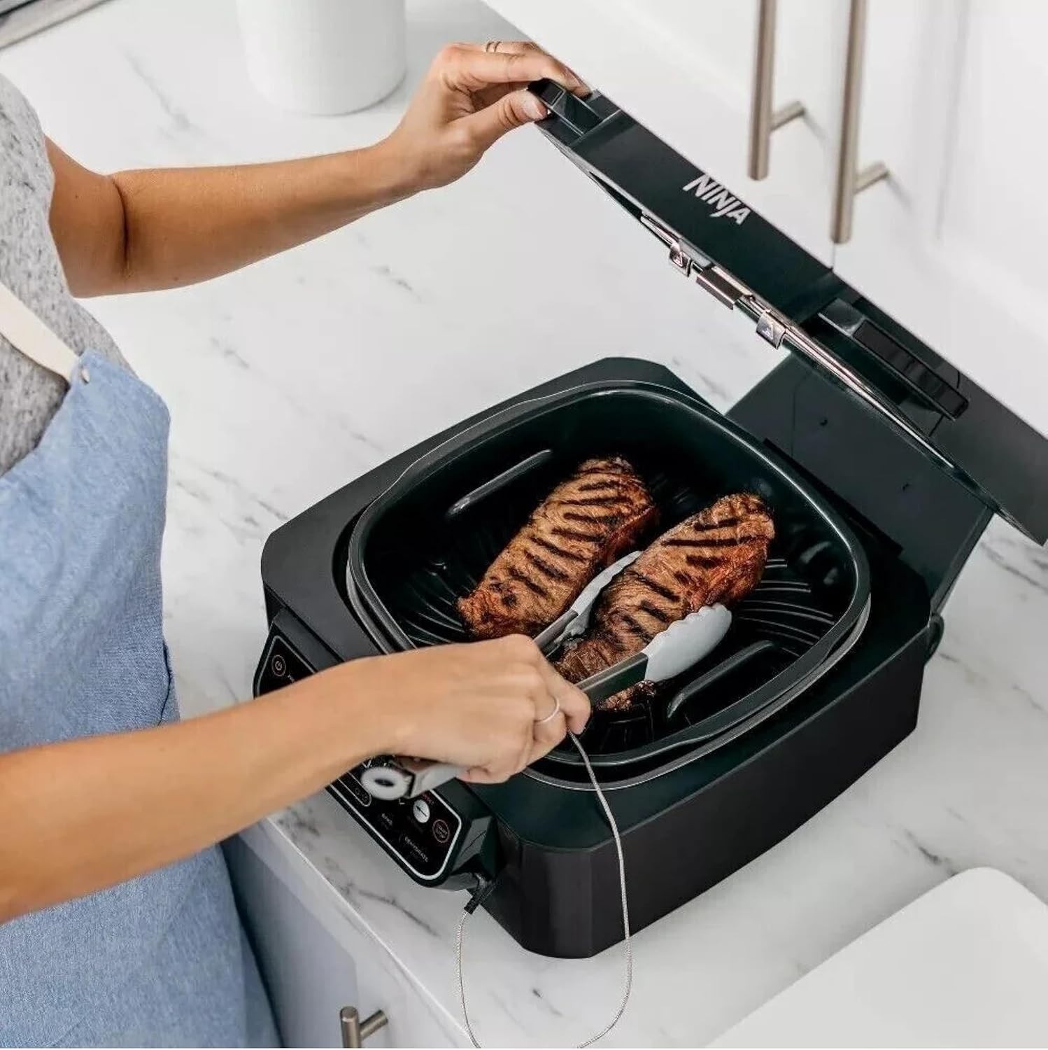 Foodi Pro 5-in-1 Indoor Integrated Smart Probe, 4-Quart Air Fryer, Roast, Bake,