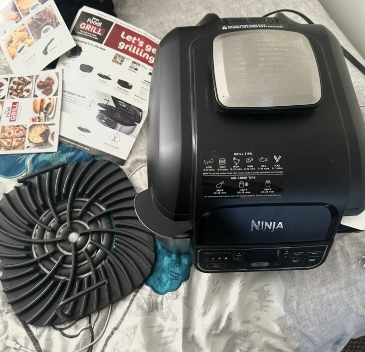Ninja Foodi 4-in-1 Indoor Grill and Air Fryer – Black/Silver (AG