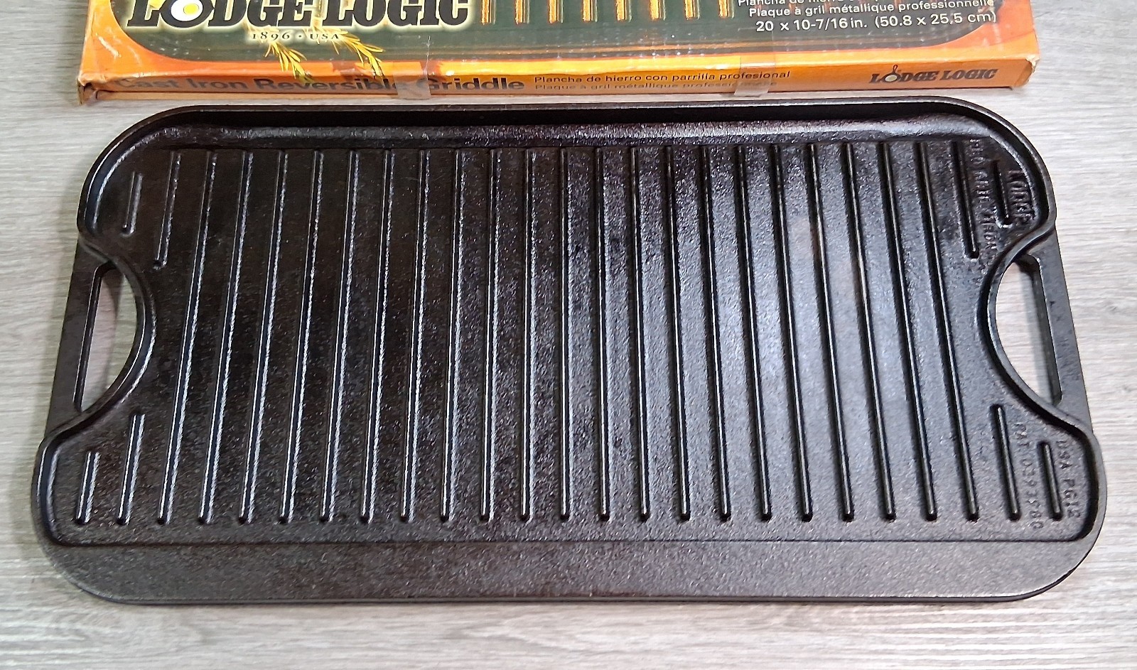 Lodge Logic 20 x 10-7/16” Pro Grid Reversible Cast Iron Grill – Seasoned