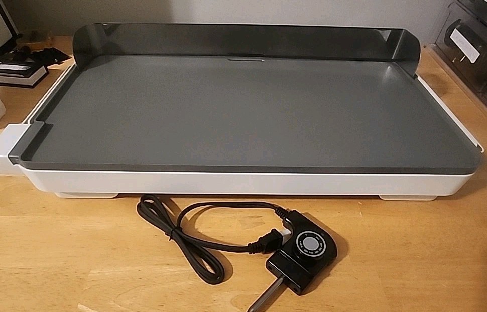Beautiful Electric Griddle 12″x 22″ Non-Stick White Icing by Drew Barrymore EUC