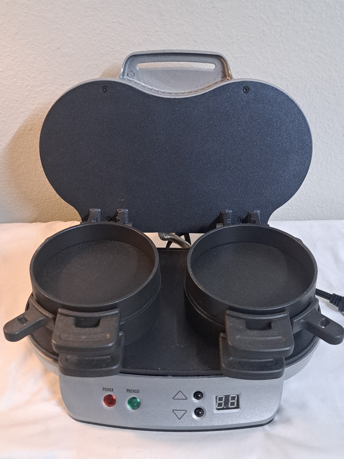 Hamilton Beach 25490 Dual Breakfast Sandwich Maker 2 Well Nonstick Electric