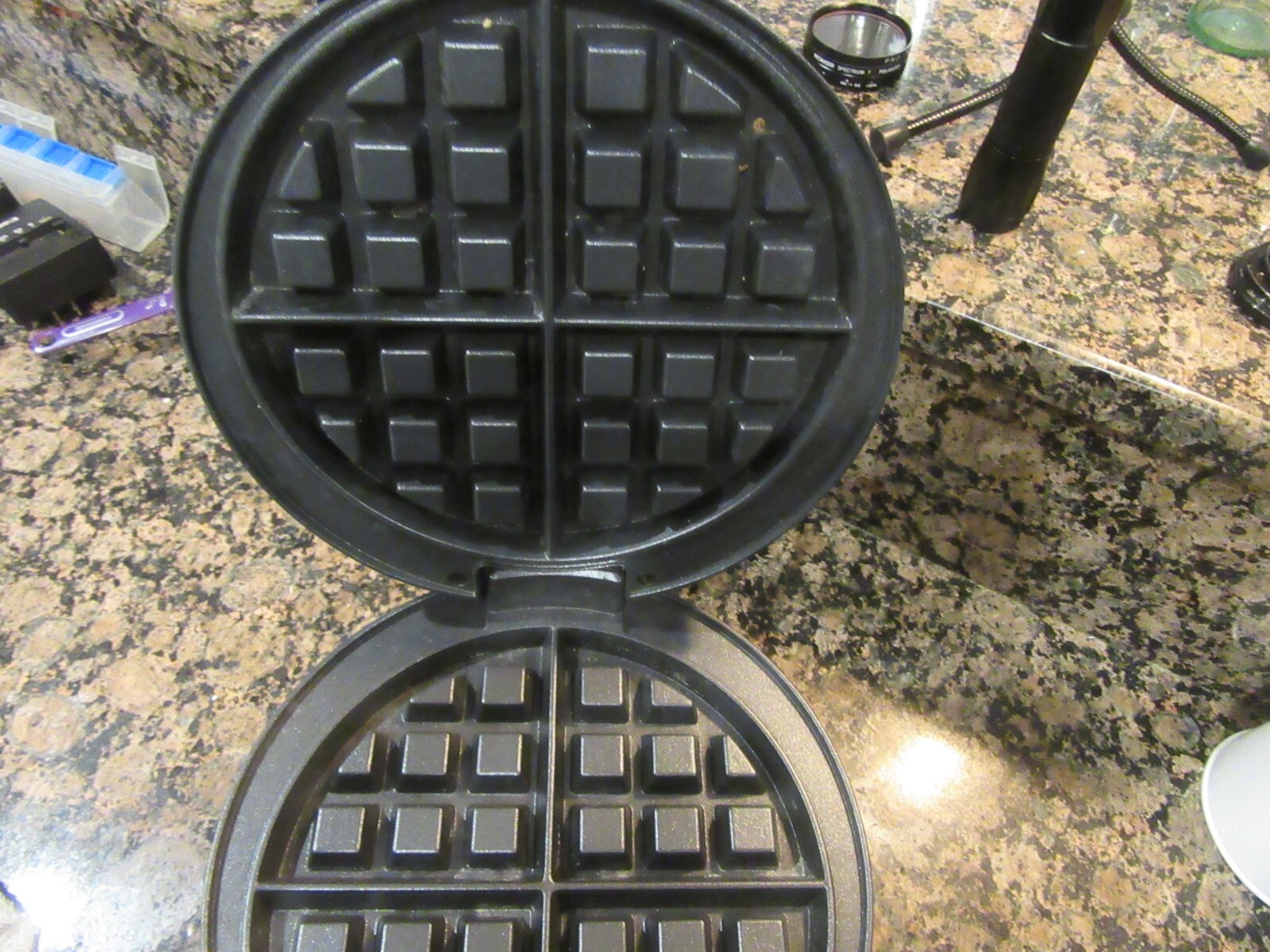 Farberware Belgian Flip Waffle Maker in Great Working Shape See Video
