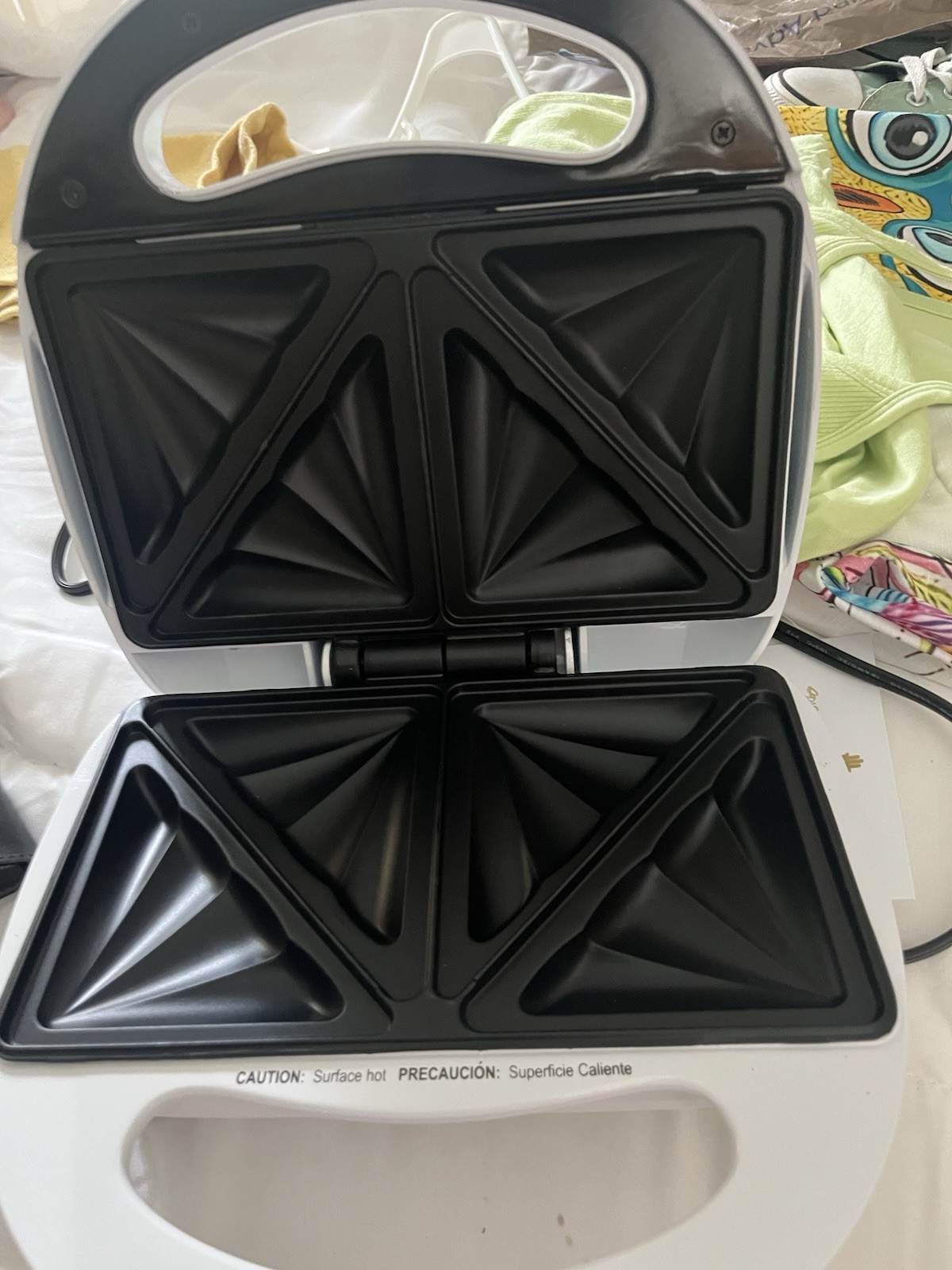 Durabrand SM305 Sandwich Toaster 760W 120V White/Black w/ Indicator Lights