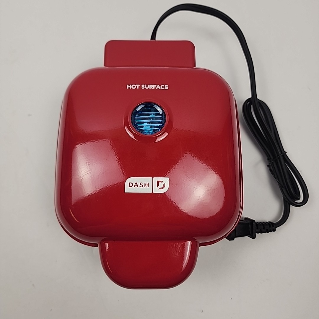 Dash Square Pocket Sandwich Maker Model: DPM200GBRD06