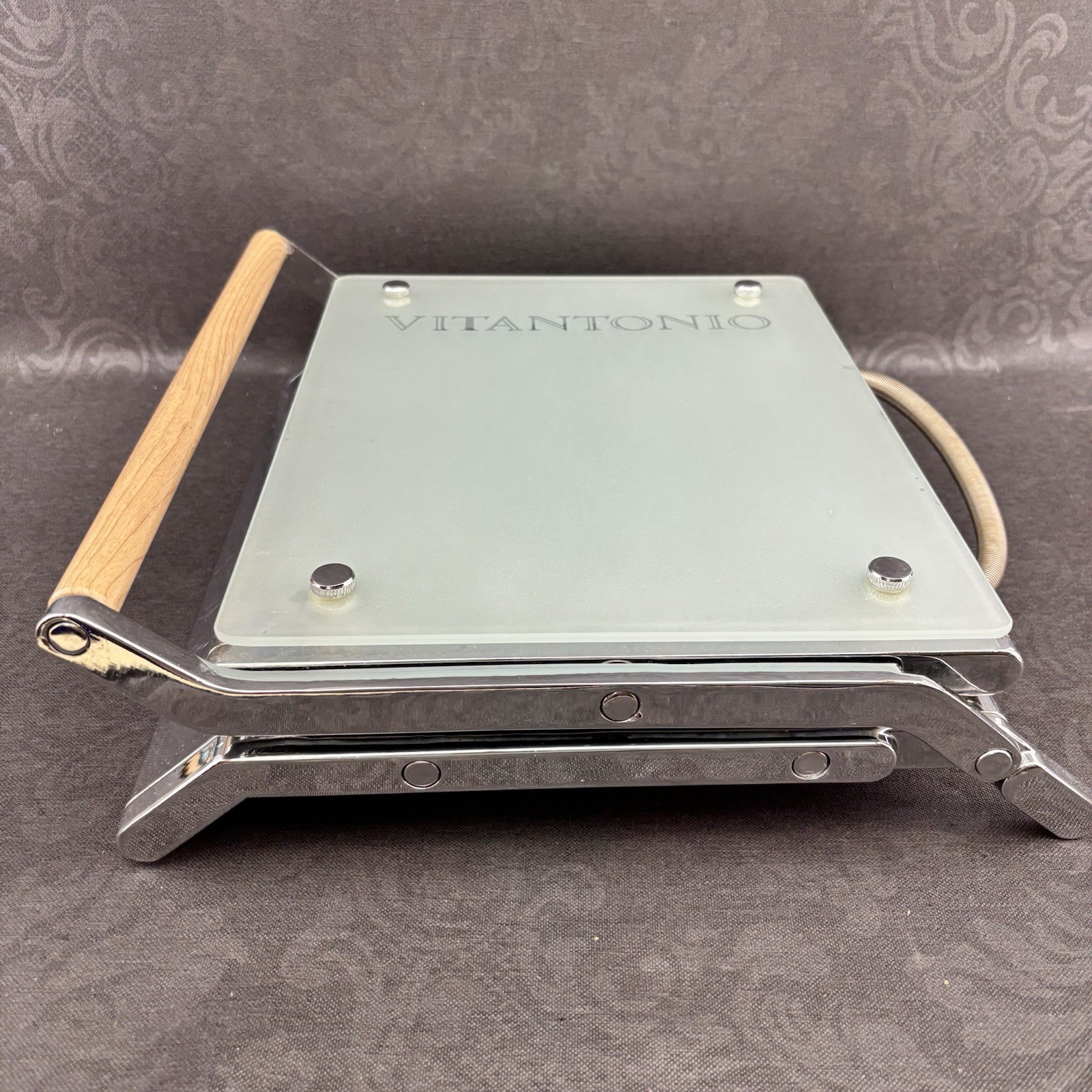 Vitantonio Panini Press Frosted Glass Chrome Wood Handle Grill VTGPN11CAN