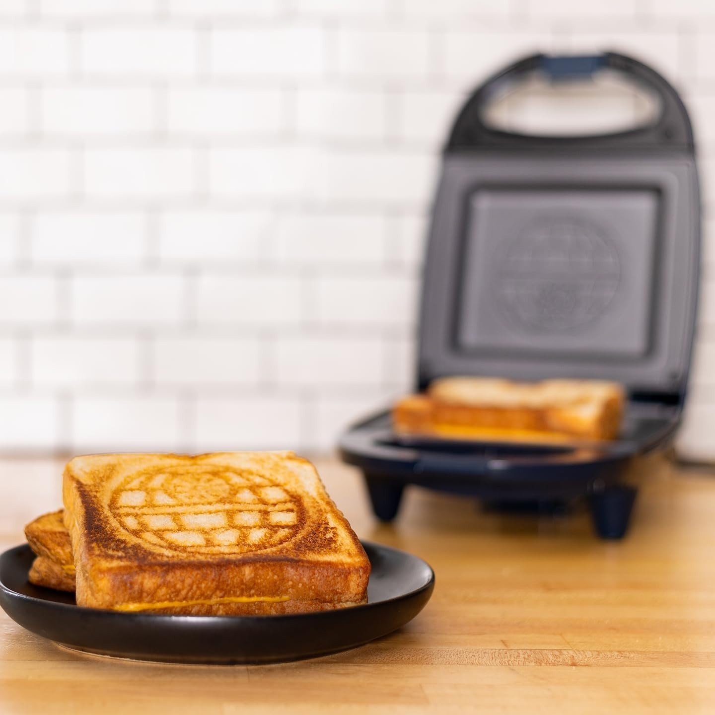 Uncanny Brands Star Wars Death Star Single Sandwich Maker – Star Wars
