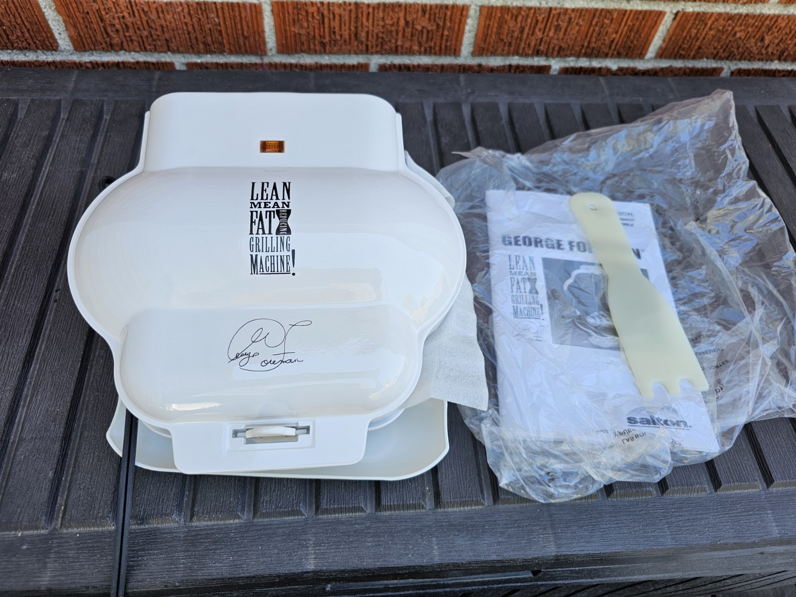 GEORGE FOREMAN Original Lean Mean Fat Grilling Machine Model GR8WHT Small NEW