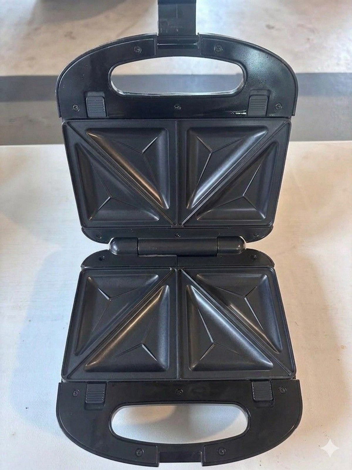 Black+Decker 3-in-1 Morning Meal Station Waffle+Pannini+Griddle Model: WM2000SD