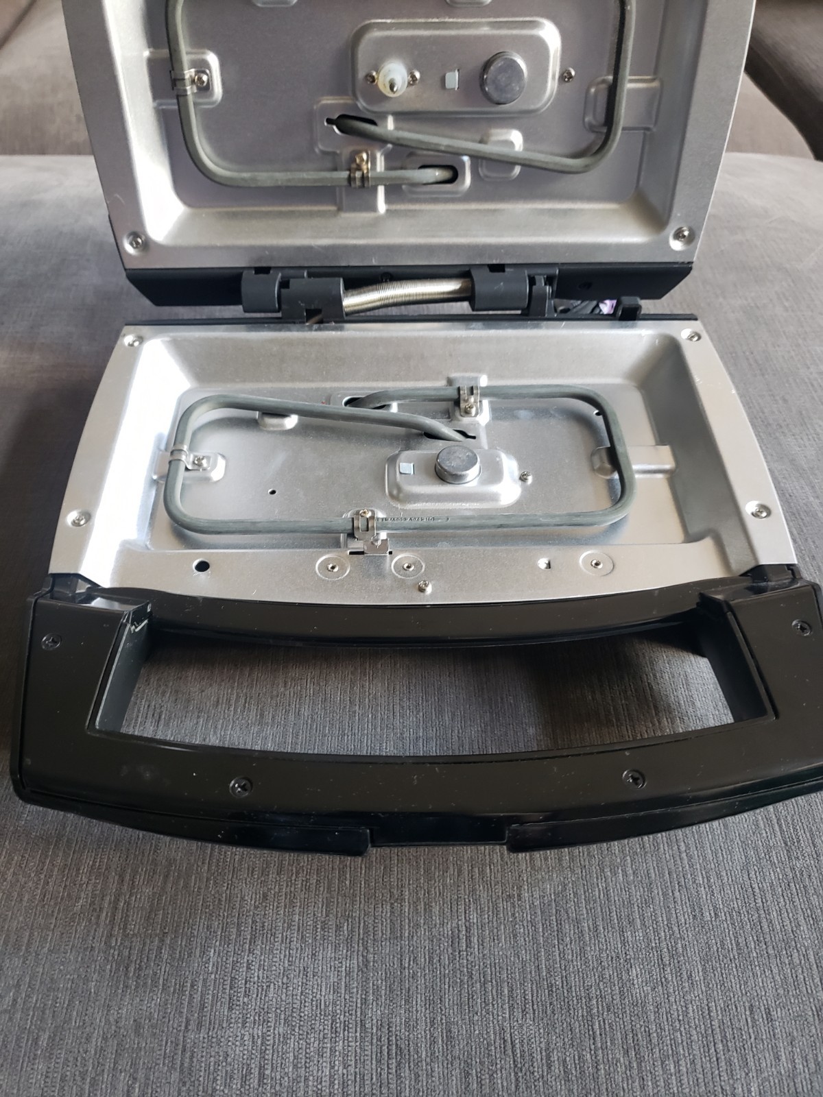 JOHNSONVILLE SIZZLING SAUSAGE INDOOR ELECTRIC GRILL BTG-0498 (PARTS) Read Desc..