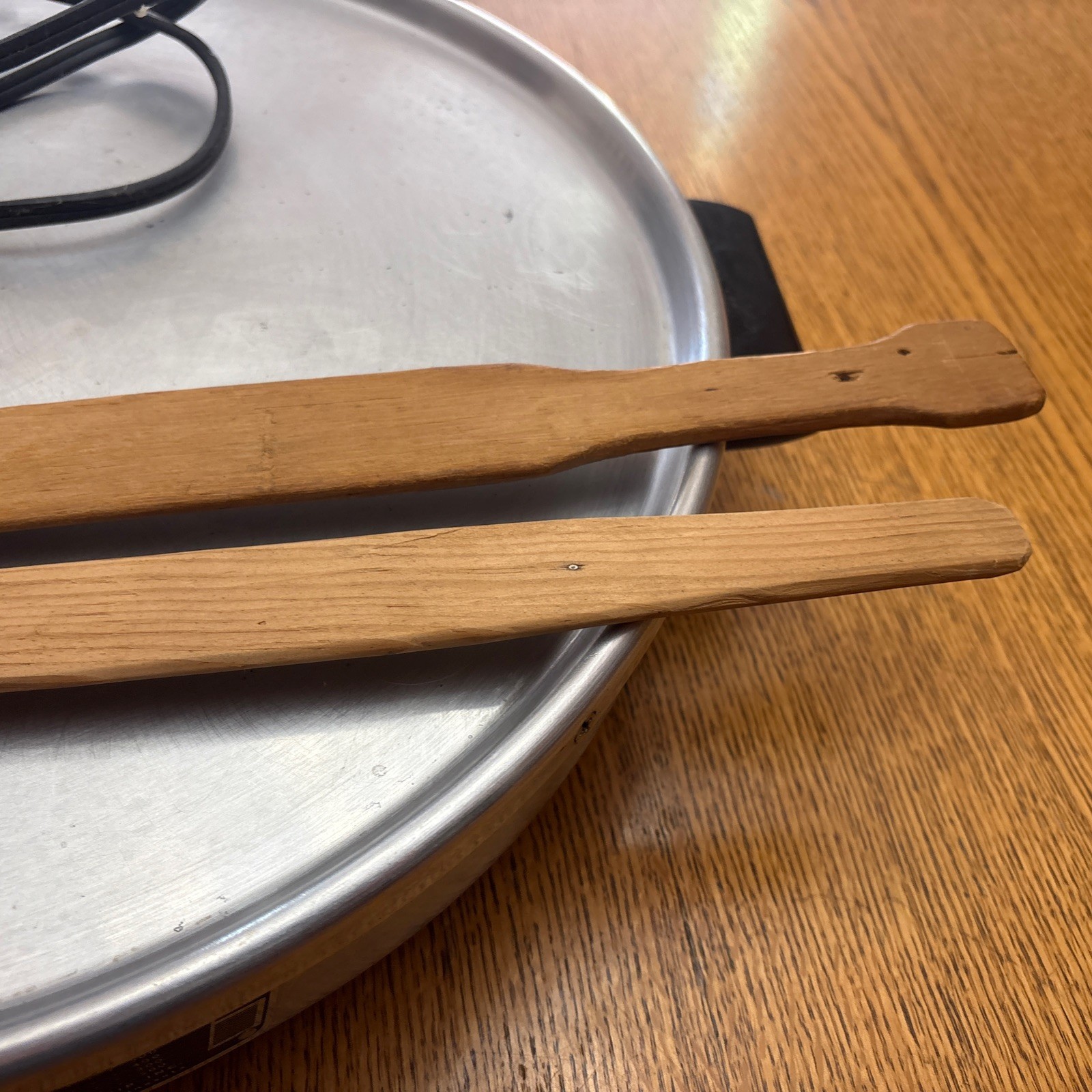 VTG Bethany Lefse Grill Model 210 Griddle W/ Wooden Lefse Turner Sticks TESTED
