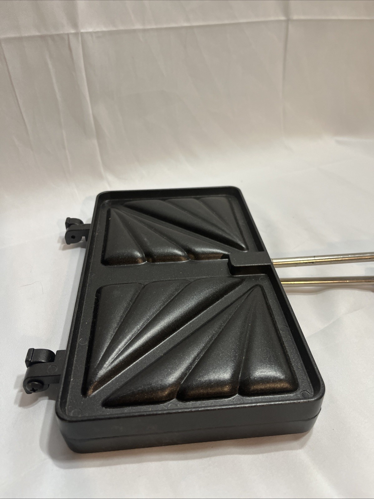 Stovetop Double-sided Sandwich Maker Made of Aluminum Alloy. Camping. New