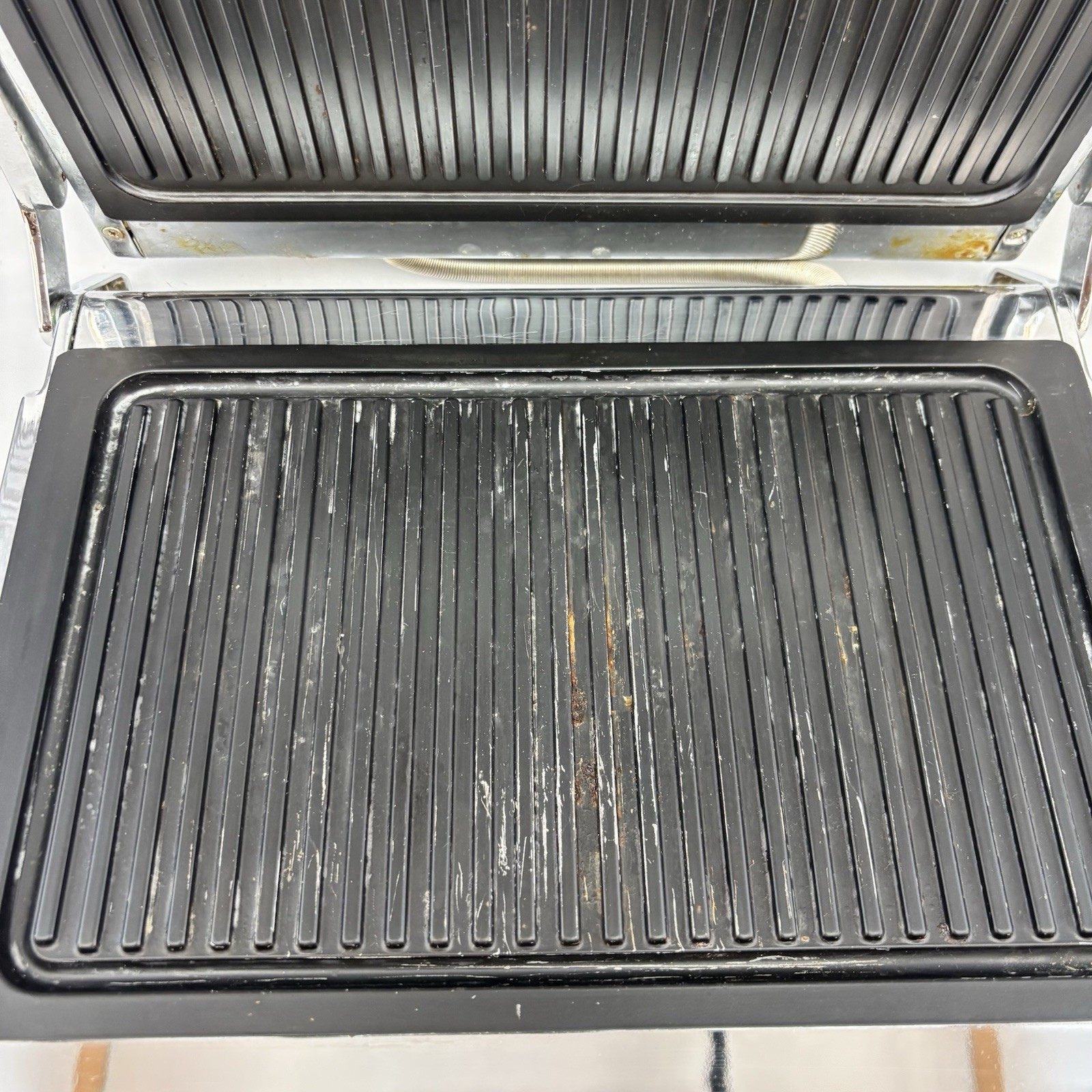 Vitantonio Panini Press Frosted Glass Chrome Wood Handle Grill VTGPN11CAN