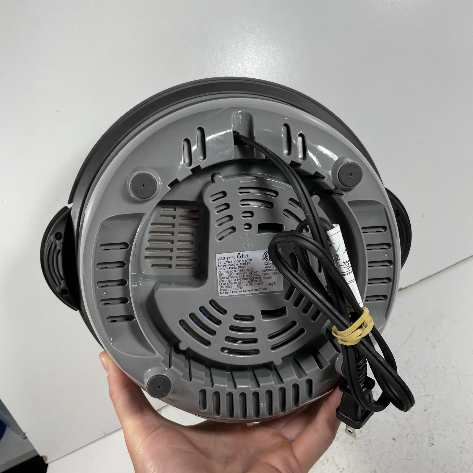 Pampered Chef Electric Pop & Stir Popcorn Maker .Candieds Nuts As Well 100896