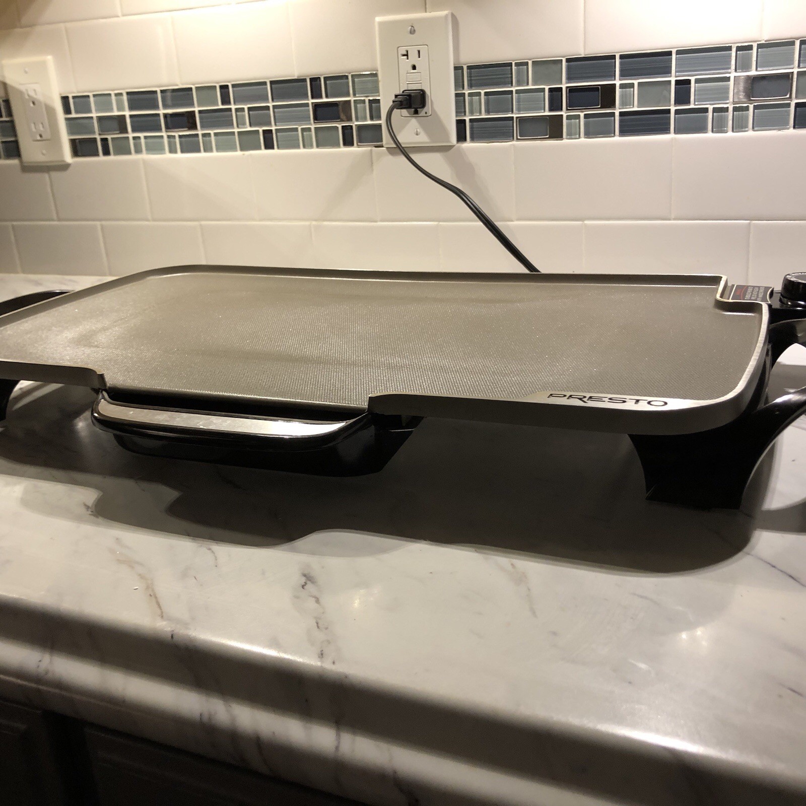 Presto 07062-22-Inch Ceramic Removable Handles Electric Griddle Preowned EC