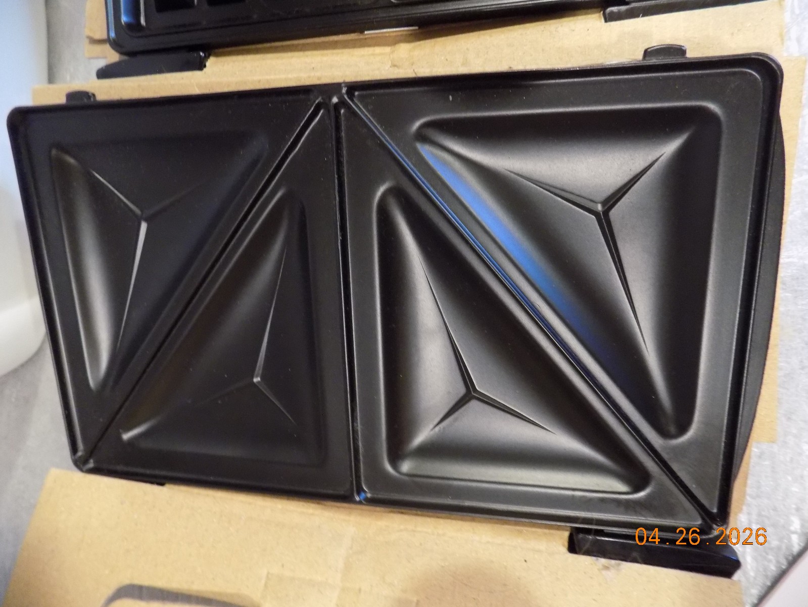 Everstar Three–In-One Grill Model 358 900 w/ 3 Interchangeable Grill Plates