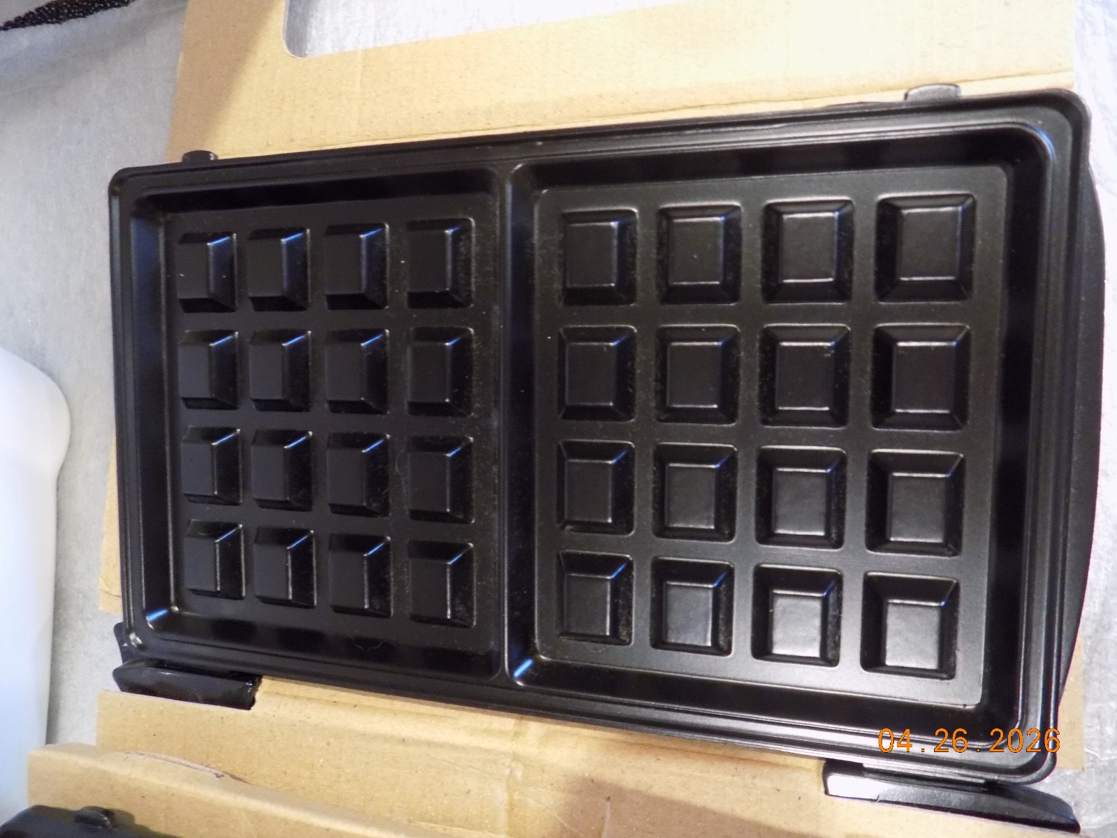 Everstar Three–In-One Grill Model 358 900 w/ 3 Interchangeable Grill Plates