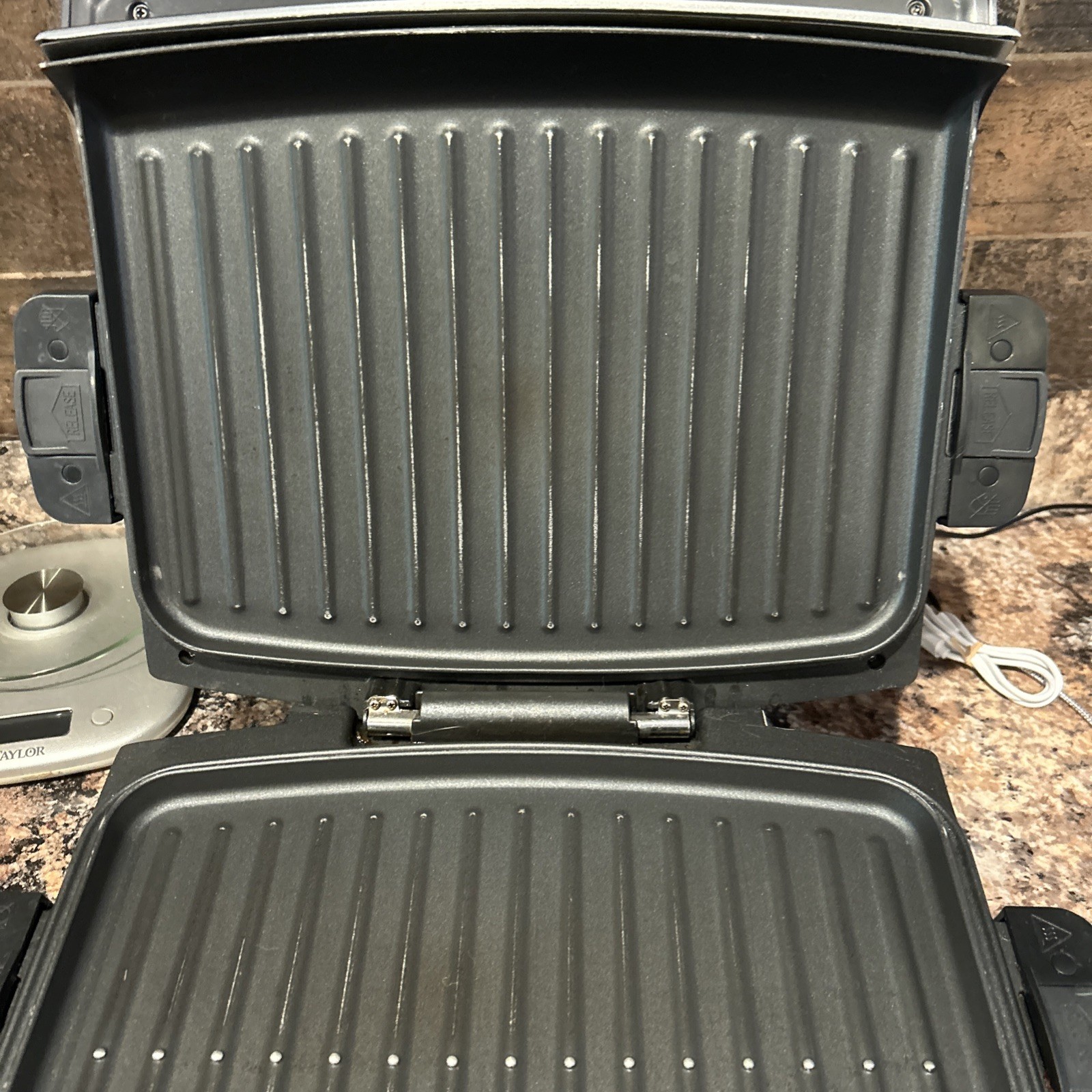 George Foreman Grilling Machine GRP99 B, Removable Grill Plates