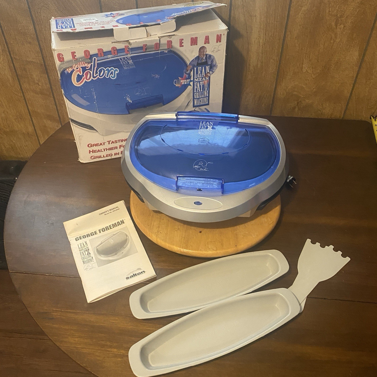 George Foreman GR15BWI Family Size Grilling Machine with Blue Bun/Roll Warmer