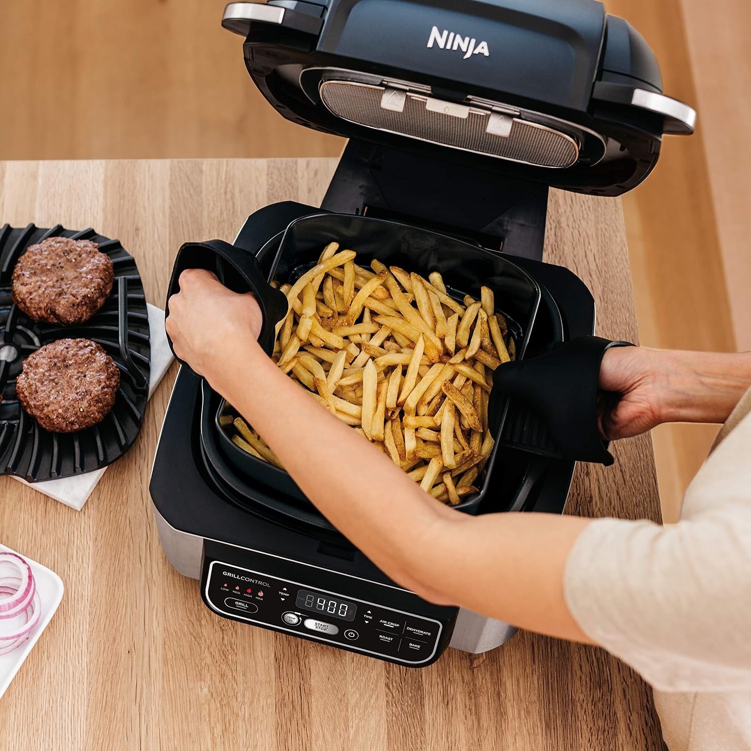 Foodi Pro 5-in-1 Indoor Integrated Smart Probe, 4-Quart Air Fryer, Roast, Bake,
