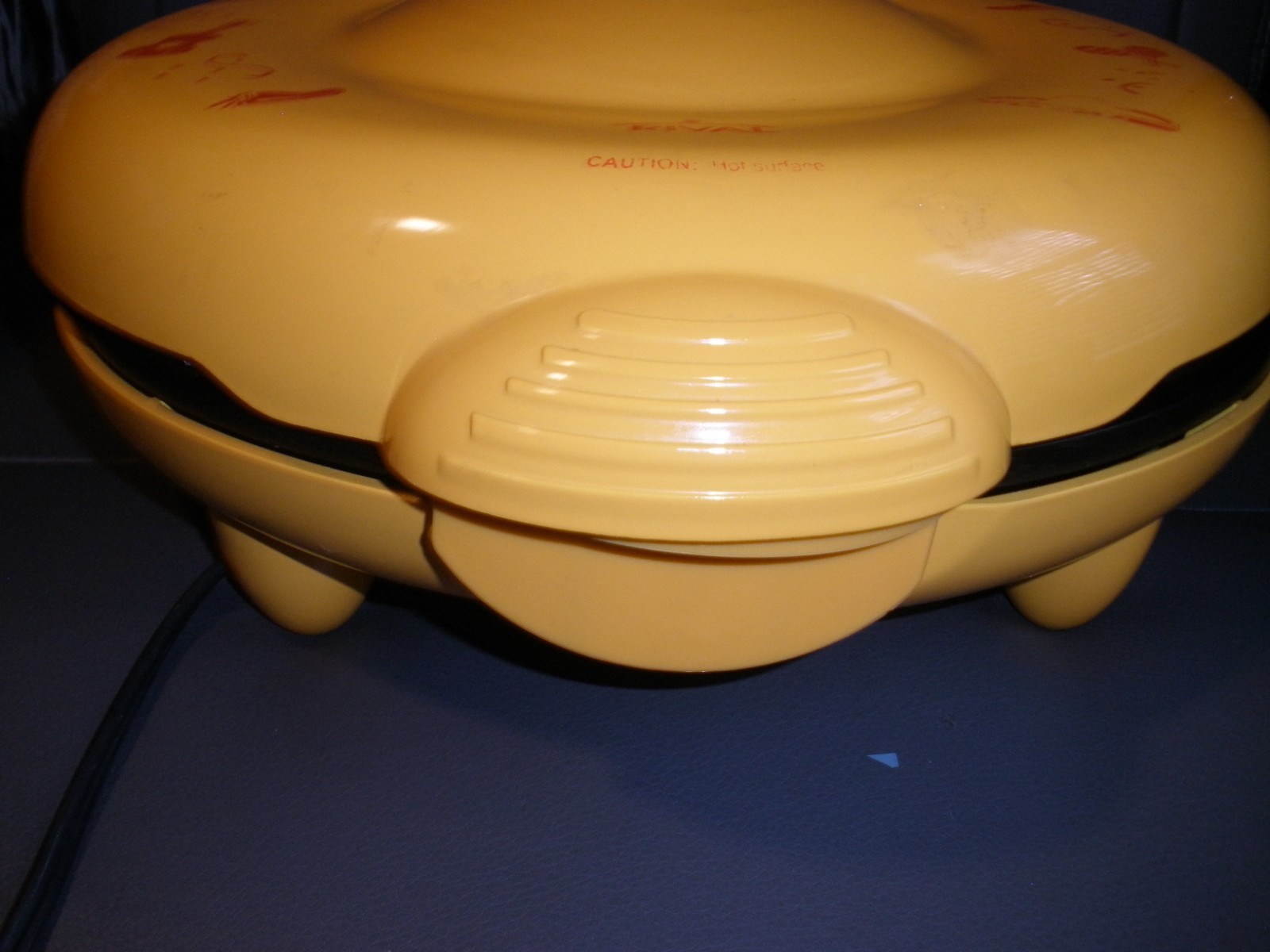 Rival 12″ Yellow Quesadilla Maker 900 Watts Model QM100 For 10-12” Tortillas (J)