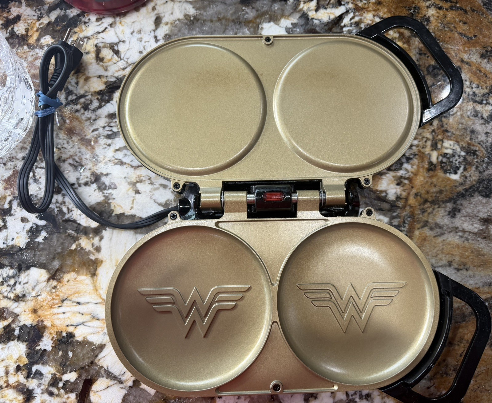 Wonder Woman Pancake Maker DCW-300CDouble Griddle. New w/o box. Tested/works.